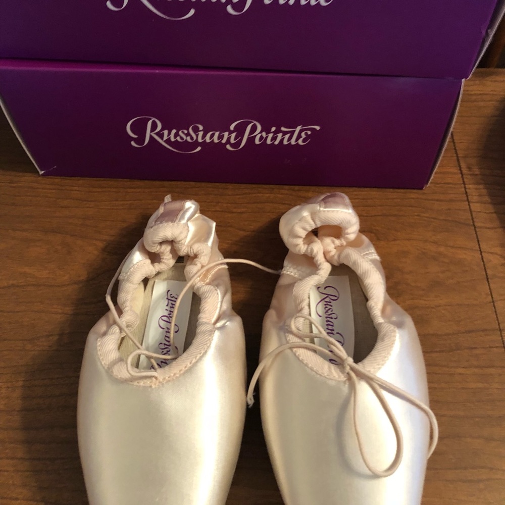 Russian Pointe Brava w/drawstring - Picture 2 of 2